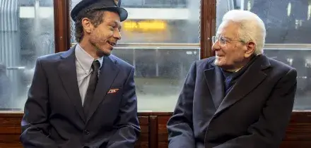 Milano Cortina: si illumina San Siro, Mattarella arriva su un tram guidato da Valentino Rossi