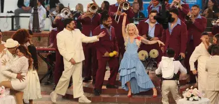 Al via il Super Bowl, Trump stronca lo show di Bad Bunny: 'Il peggiore di sempre, un affronto'