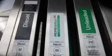 Prezzi carburanti salgono, benzina self a 1,816 euro, gasolio a 2,03