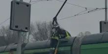 Principio d'incendio sul tram 27 a Milano
