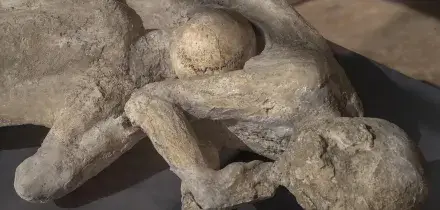 A Pompei in mostra i calchi delle vittime dell'eruzione del 79 d.C.