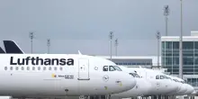 I piloti Lufthansa scioperano anche oggi, centinaia di voli cancellati