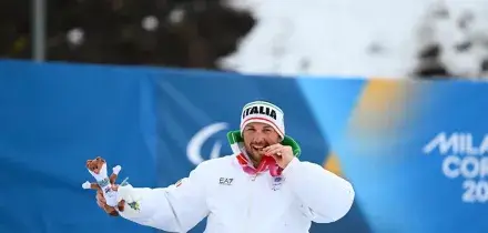 Milano Cortina: Bertagnolli vince l'oro in slalom. Romele bronzo nella 20 km di fondo