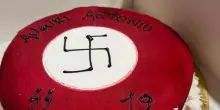 La torta nazista, svastica e simbolo SS per il compleanno del figlio