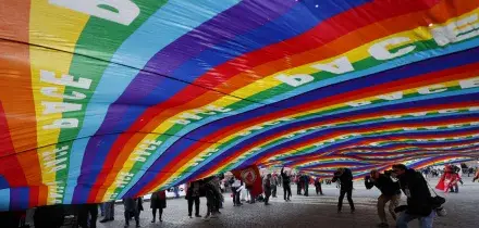 Manifestazione per il No a Roma, inizia con la cover "c'&egrave; chi dice no"