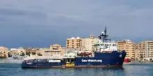 Sea Watch attracca a Trapani, 57 i migranti a bordo