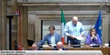I consigli di Bandecchi in Aula: 'Cosa vuol dire vestirsi bene, oggi indosso 1700 euro'