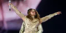 Shakira dedica show di Rio alle donne brasiliane, Copacabana pronta al record
