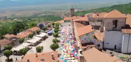 Nel borgo dei murales 'aiuto compiti' gratis per bambini e ragazzi