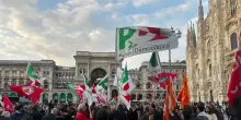A Milano centrosinistra, Cgil e Anpi festeggiano il No in piazza Duomo