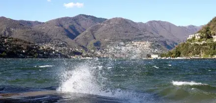 Si tuffa nel lago di Como e non riemerge, morto 15enne