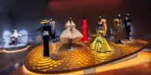Il surrealismo di Schiaparelli al Victoria Albert Museum