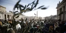 Il Papa nella Domenica delle Palme: "Deponete le armi! Siete fratelli!"
