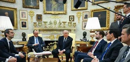 Colpita l'assemblea mentre eleggeva la nuova Guida. Trump: 'L'Iran non ha pi&ugrave; Marina, Aviazione e difese aeree'