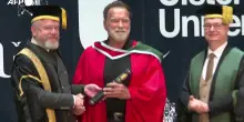 Schwarzenegger riceve la laurea honoris causa dall'Ulster University di Belfast