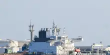 La Francia intercetta un'altra petroliera russa. Ira di Mosca: 'Al limite della pirateria'