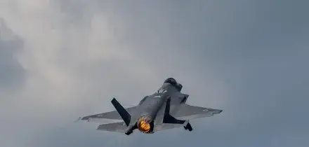 Aerei Usa autorizzati ad utilizzare basi francesi.Meloni sente Macron, sostegno ai Paeesi del Golfo e a Cipro - LIVE BLOG