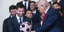 Trump riceve Messi: 'Io ho visto Pel&eacute;, ma forse tu sei meglio'