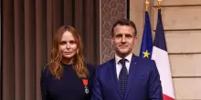 A Stella McCartney la Legion d'honneur dal Presidente Macron