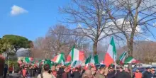 Corteo per la remigrazione a Prato, in centinaia sfilano con il Tricolore