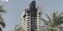 Kuwait City, torre di un edificio governativo in fiamme dopo un attacco con droni