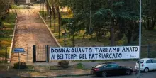 'I bei tempi del patriarcato', striscione misogino a Latina