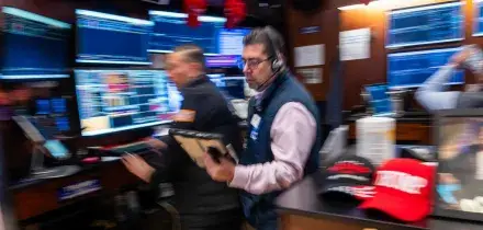 La guerra lunga agita i mercati, il petrolio sfonda i 100 dollari