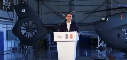 Macron, sto preparando futura missione difensiva per riaprire Hormuz