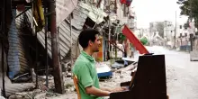 Aeham Ahmad, il 'pianista delle macerie' in concerto per Musica Insieme in Ateneo