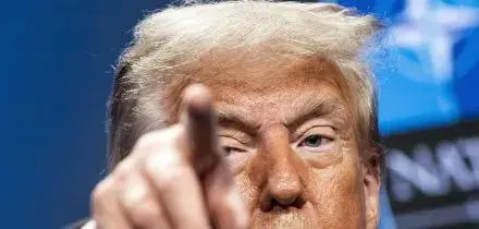 Trump: 'Sto considerando seriamente il ritiro dalla Nato'  - LIVE