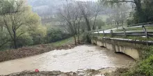 Maltempo al Centrosud, fiumi esondati e strade chiuse