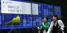 Borsa: Asia sui massimi in vista di una tregua tra Usa e Iran, Tokyo +2,87%