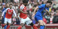 Calcio: l'Arsenal perde in casa, assist al Manchester City