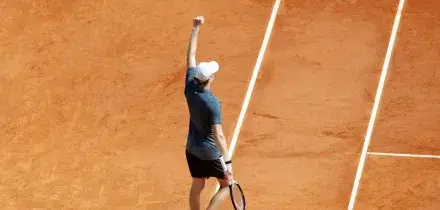 Sinner in finale a Montecarlo, battuto Zverev in due set 6-1, 6-4