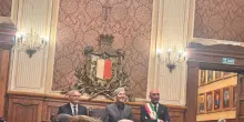 Bari omaggia Baglioni, 'indimenticabile concerto tra le macerie del Petruzzelli'