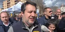La Lega torna in piazza a Milano contro la Ue, protesta la sinistra
