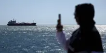 Il Brent a ridosso dei 120 dollari con timori stop a lungo di Hormuz