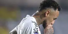 Neymar litiga con il compagno del Santos Robinho Jr in vista dei Mondiali