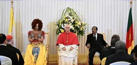 Il Papa: 'La pace non si fa con le minacce, servono leader lucidi'