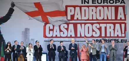 A Milano corteo dei Patrioti e della Lega in piazza Duomo