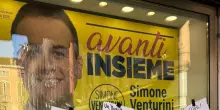 Biglietti offensivi attaccati alla sede elettorale di Venturini a Venezia