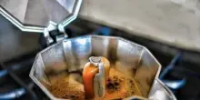 Tenta di avvelenare la moglie con candeggina nel caff&egrave;, arrestato