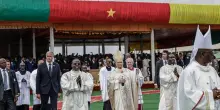 Ultimo giorno in Camerun per il Papa, 'Nessuno sia lasciato solo ad affrontare le avversit&agrave;'