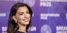 People incorona Anne Hathaway come la pi&ugrave; bella cover star al mondo