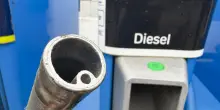 Unem, 'auto a benzina o gasolio resta pi&ugrave; conveniente dell'elettrica'