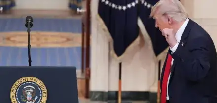 Trump: 'Nelle prossime 2-3 settimane colpiremo duramente l'Iran, lo riporteremo all'et&agrave; della pietra'