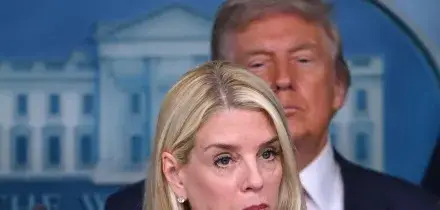 Trump silura la ministra della Giustizia, Pam Bondi: pesa il caso Epstein