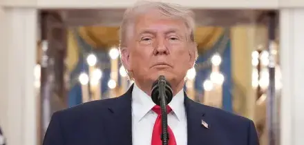 Trump: 'Colpiremo duramente l'Iran, lo riporteremo all'et&agrave; della pietra'