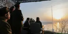 Pyongyang conferma il test missilistico, presente anche Kim