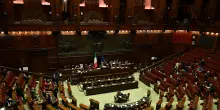 L'opposizione 'occupa' banchi governo in Aula durante l'esame del decreto sicurezza
